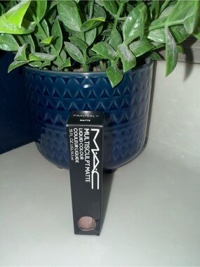 MAC COSMETICS
Multisculpt Matte Liquid All-over Color (NIB)